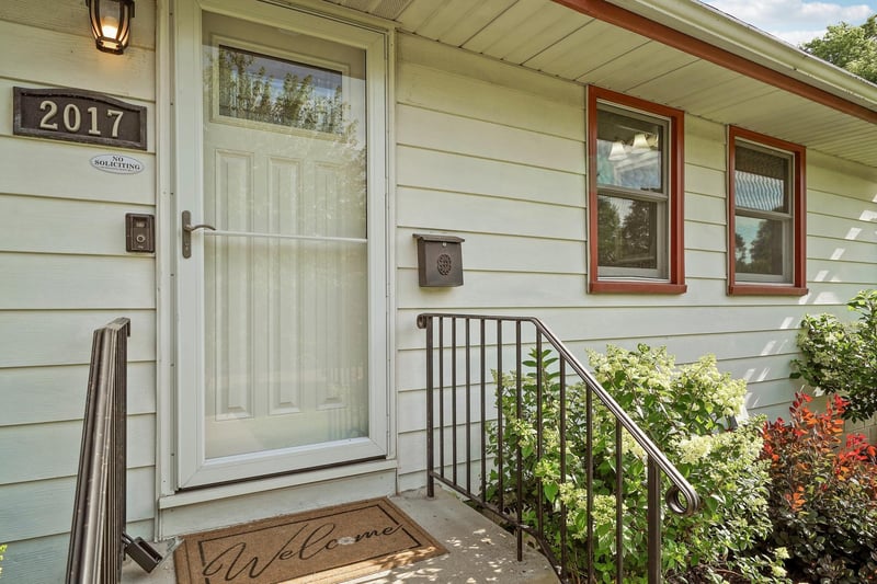 2017 Villard Ave, Saint Paul, MN 55116