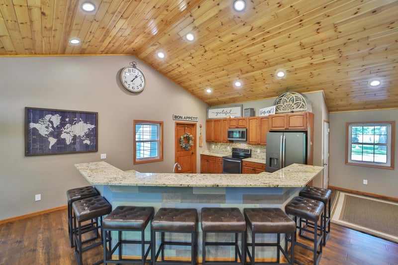 2311 E River Rd, Motley, MN 56466