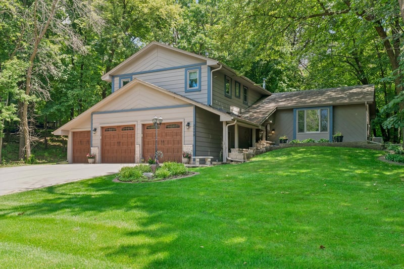 2009 Indian Rd W, Minnetonka, MN 55305
