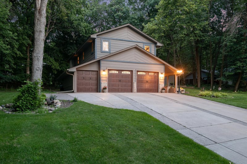 2009 Indian Rd W, Minnetonka, MN 55305