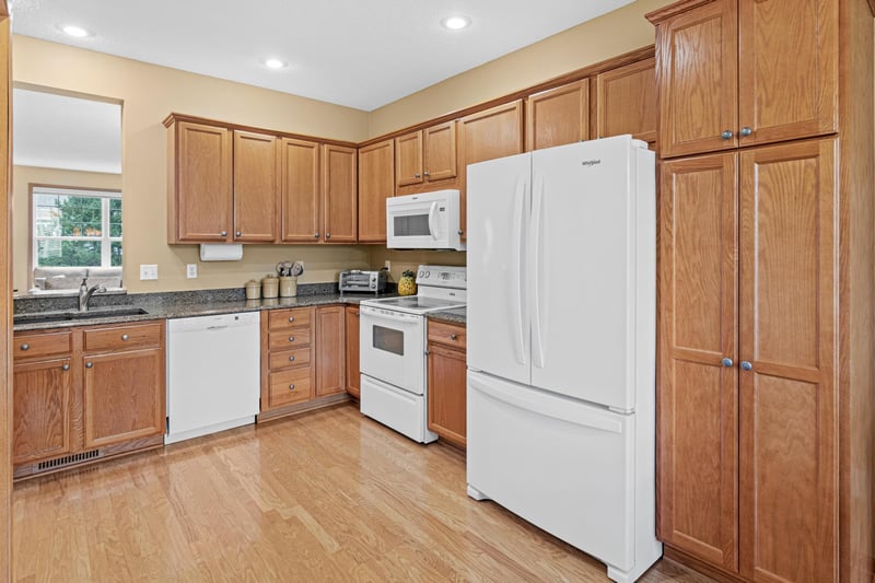 15118 Dutchman Way, Apple Valley, MN 55124