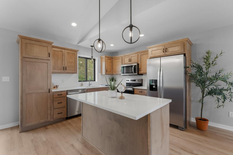 610 Mulligan Dr, Zumbrota, MN 55992