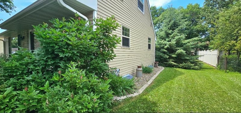20 Highland Dr, Morris, MN 56267