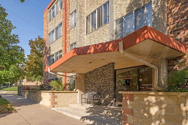 1901 Emerson Ave S #104, Minneapolis, MN 55403
