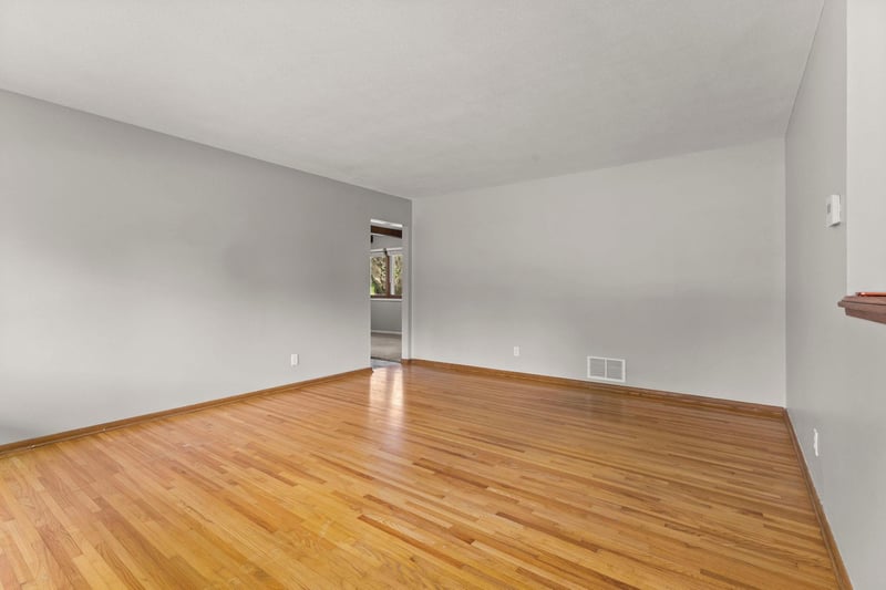 8460 Westbend Rd, Golden Valley, MN 55427