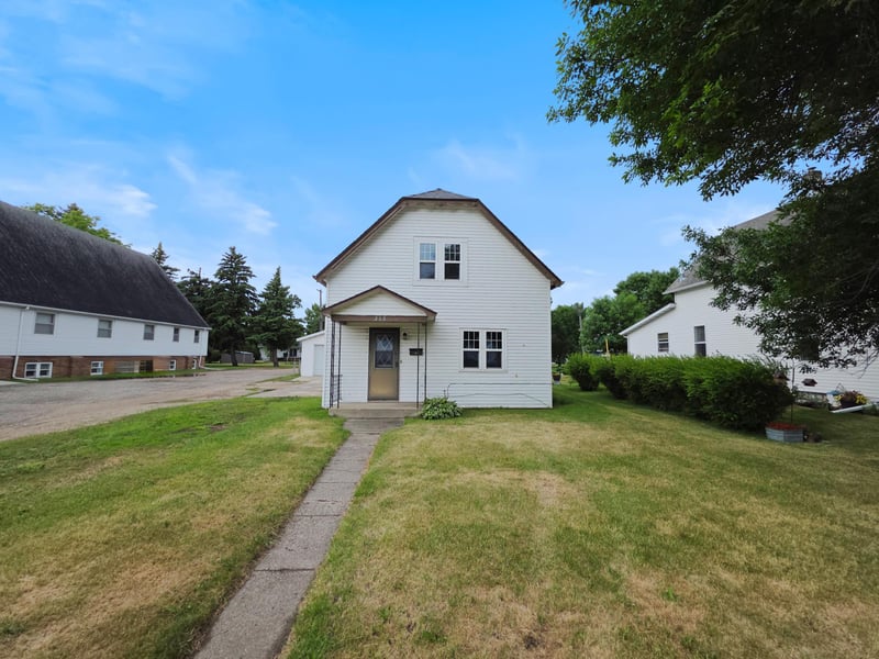213 1st St N, Ulen, MN 56585