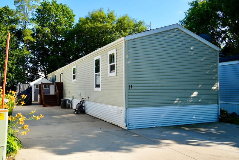 108 S 1st St #11, Elysian, MN 56028