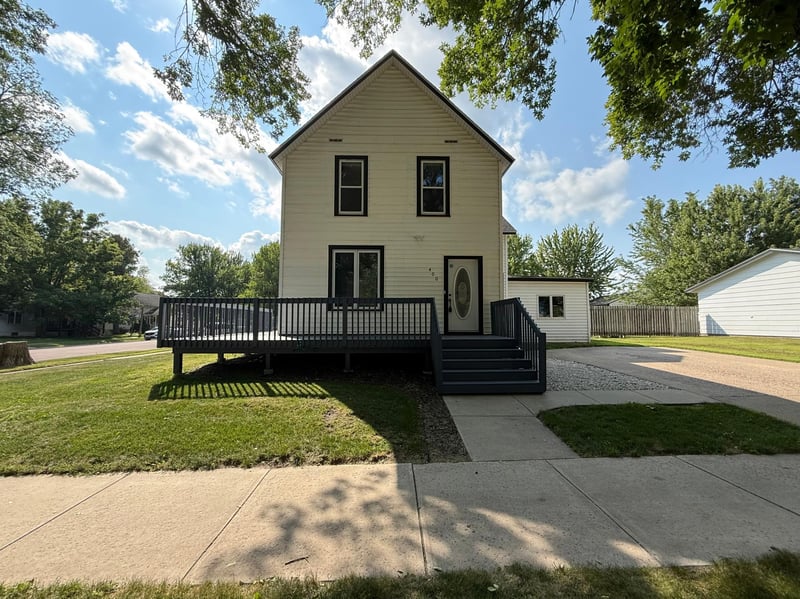 400 Walnut St SW, Sleepy Eye, MN 56085