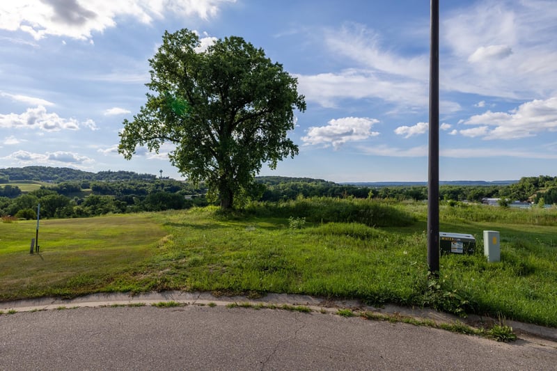 1348 Hillside Dr, Red Wing, MN 55066