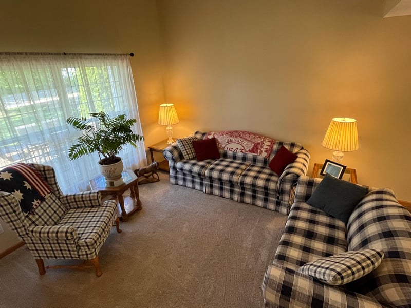 8218 Lori Ln, Woodbury, MN 55125