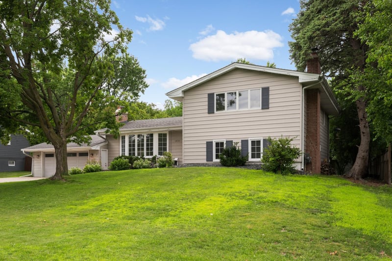 6620 Limerick Ln, Edina, MN 55439