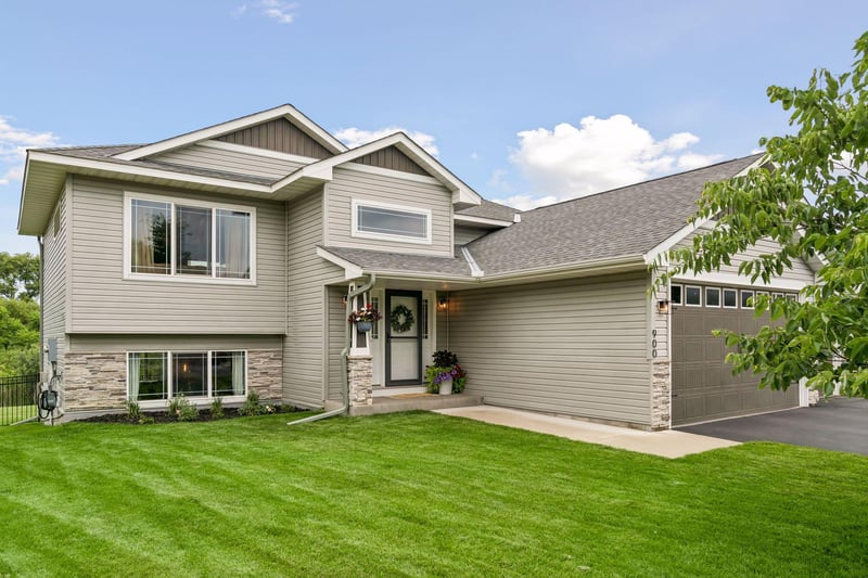 900 Winsome Way NE, Isanti, MN 55040