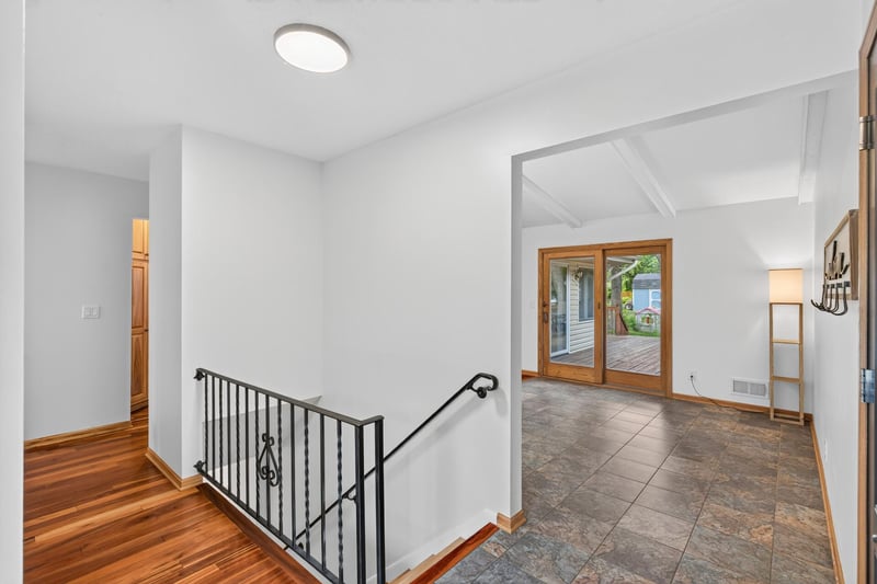 2649 Hillview Rd, Mounds View, MN 55112