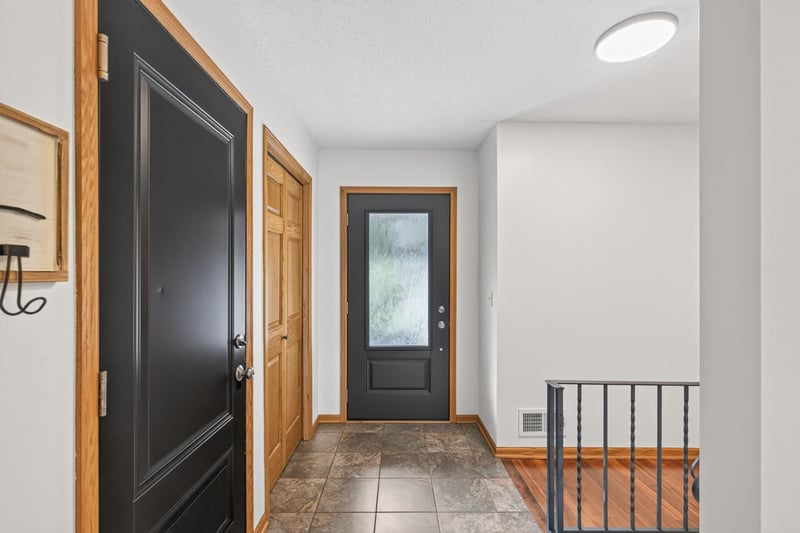 2649 Hillview Rd, Mounds View, MN 55112