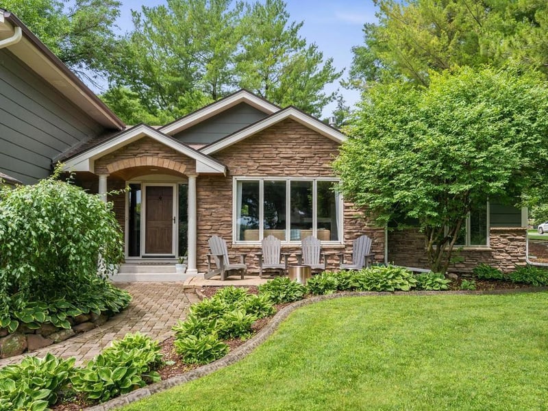 140 Lakeview Terrace Blvd, Waconia, MN 55387