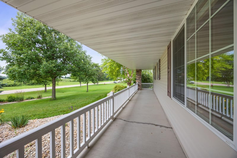 1175 Dale St SW, Hutchinson, MN 55350
