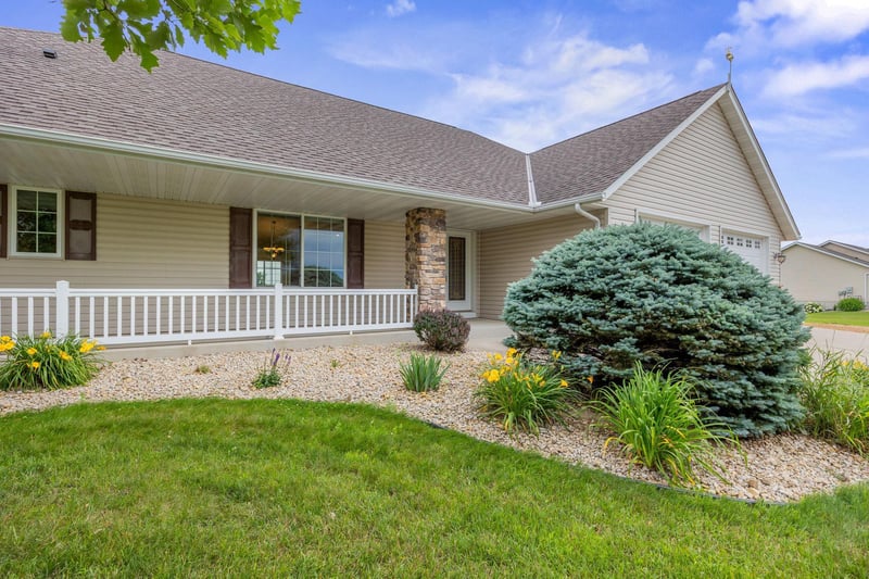 1175 Dale St SW, Hutchinson, MN 55350