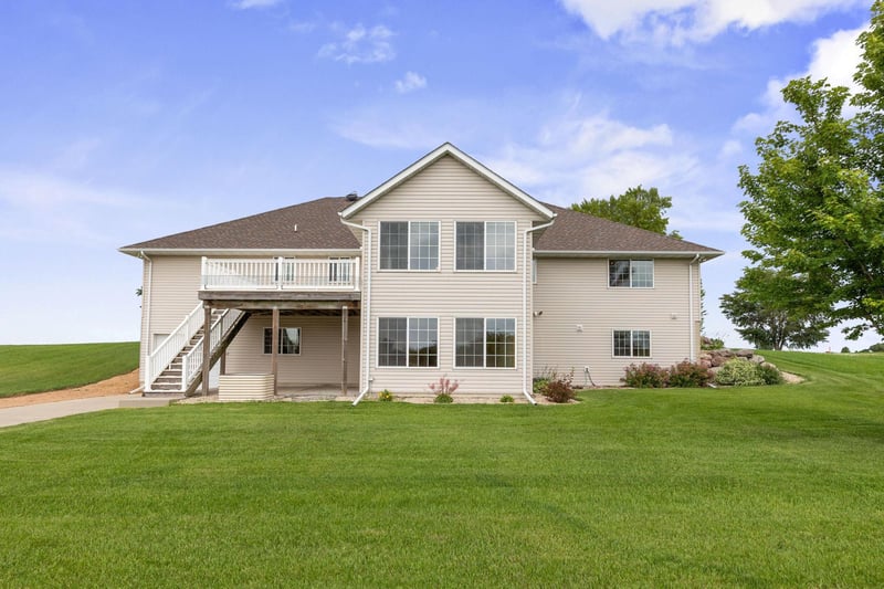 1175 Dale St SW, Hutchinson, MN 55350