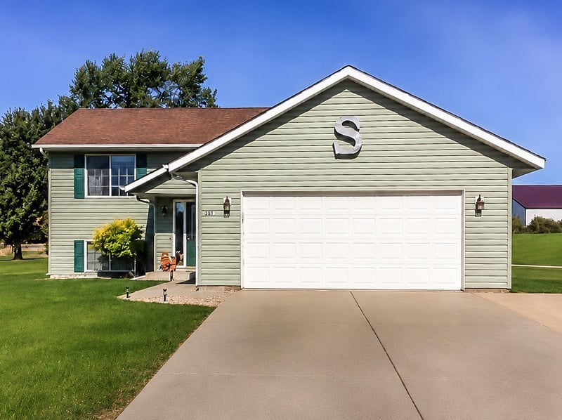 1041 Stonebrook Dr, Albany, MN 56307