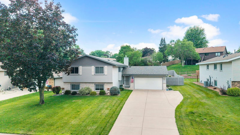 5213 Overlook Dr, Bloomington, MN 55437