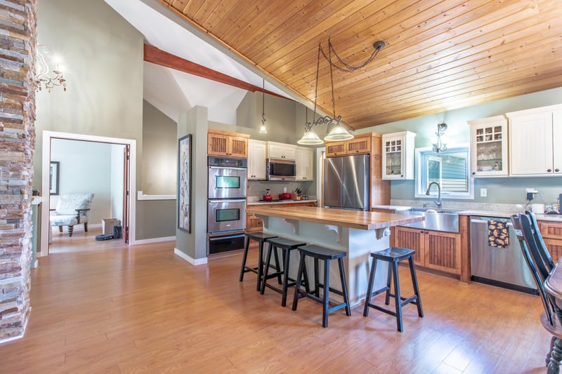 12480 212th Ave NE, New London, MN 56273
