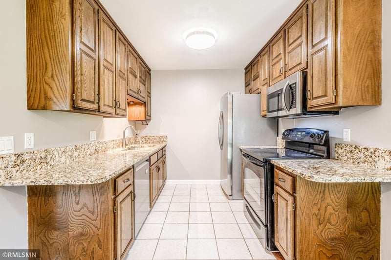 8824 N Maplebrook Ct, Brooklyn Park, MN 55445