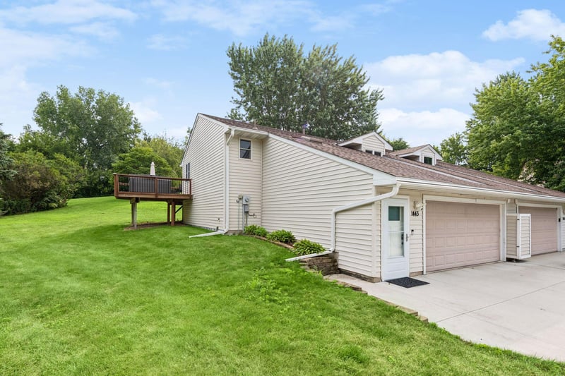 1443 Independence Ave, Chaska, MN 55318