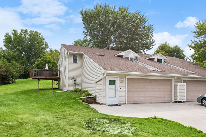 1443 Independence Ave, Chaska, MN 55318