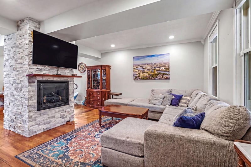 406 Superior St, Saint Paul, MN 55102