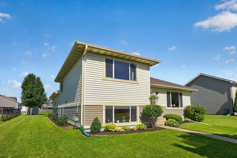 522 Brook Ave, Saint Charles, MN 55972