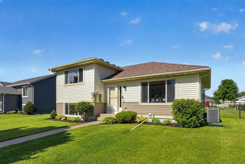 522 Brook Ave, Saint Charles, MN 55972