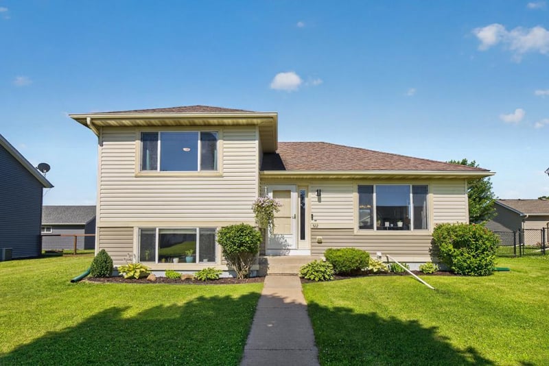 522 Brook Ave, Saint Charles, MN 55972