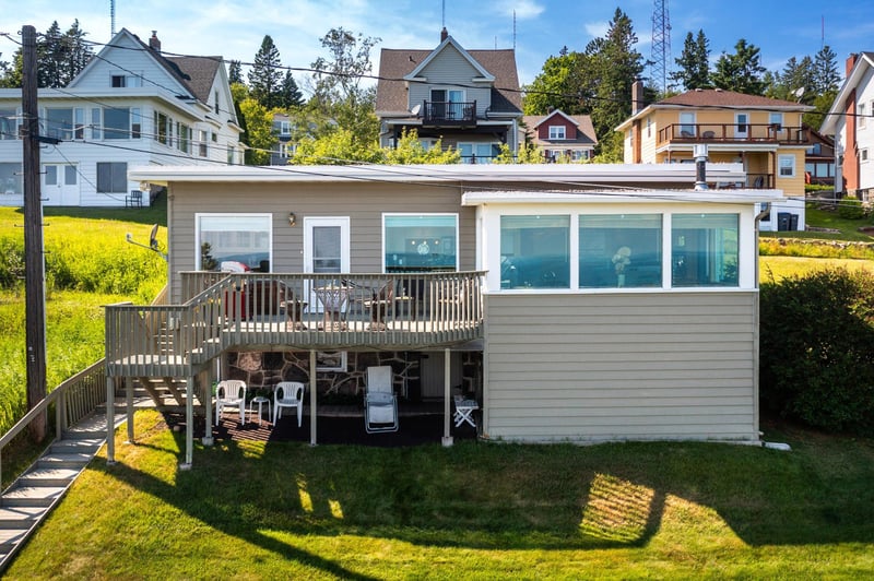 615 W 6th St, Duluth, MN 55806