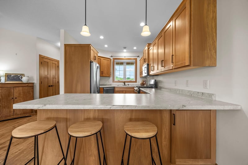 127 Highland Cir, Dassel, MN 55325