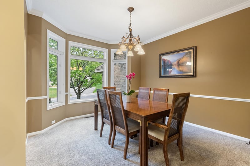 14809 White Oak Dr, Burnsville, MN 55337