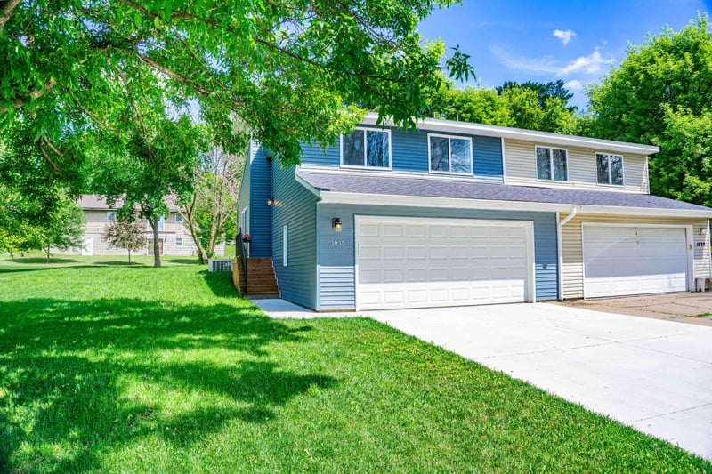 1035 Fox Run Rd, Waconia, MN 55387