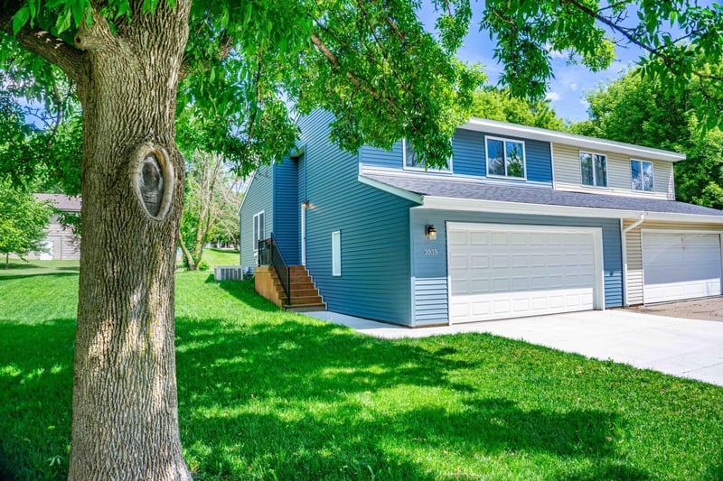 1035 Fox Run Rd, Waconia, MN 55387