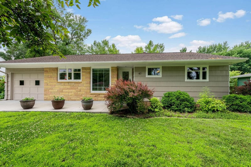 47 Skyline Dr, Mankato, MN 56001