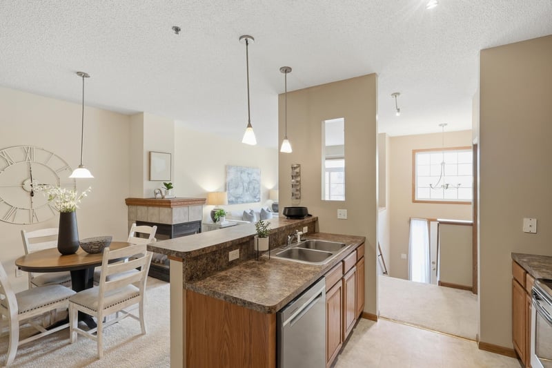 2300 Lower Afton Rd E #316, Maplewood, MN 55119