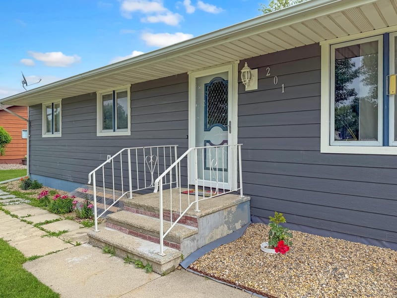 201 Main Ave, Chandler, MN 56122
