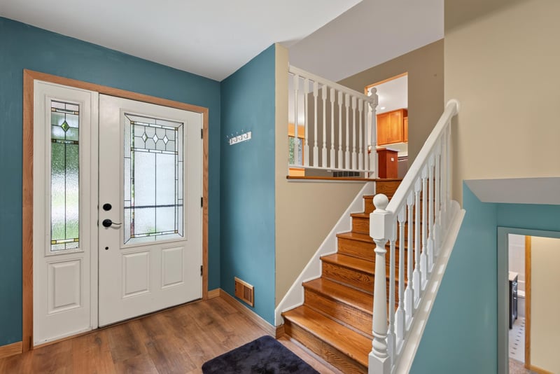 5570 Schutta Rd, Shoreview, MN 55126