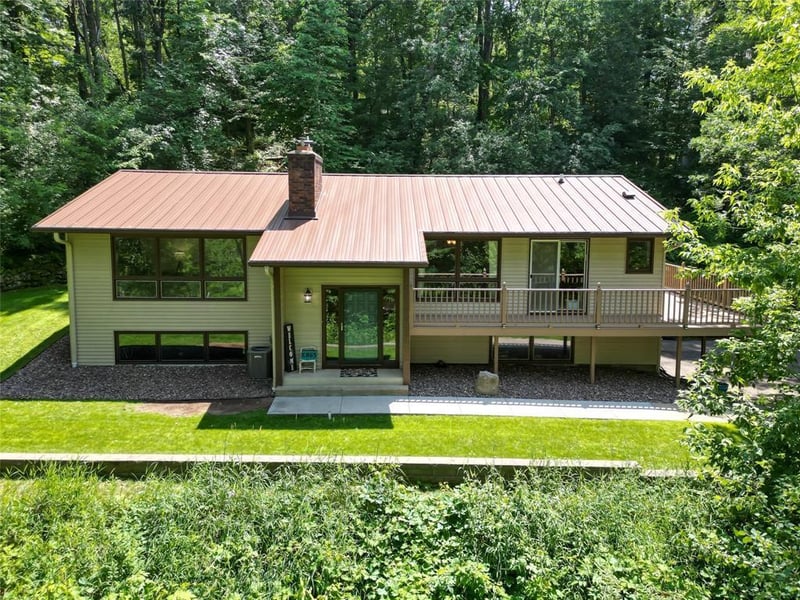 E865 Woodridge Dr, Eau Claire, WI 54701