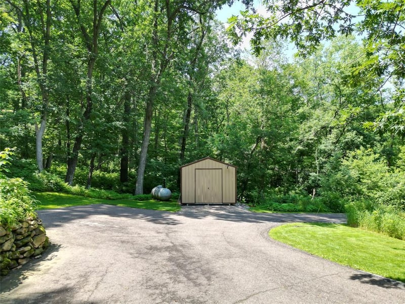 E865 Woodridge Dr, Eau Claire, WI 54701