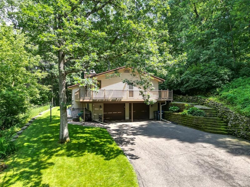 E865 Woodridge Dr, Eau Claire, WI 54701