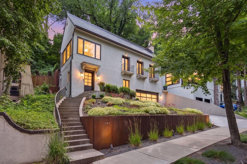 747 Kenwood Pw, Minneapolis, MN 55403