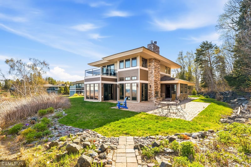1759 Silver Cliff Ln, Two Harbors, MN 55616