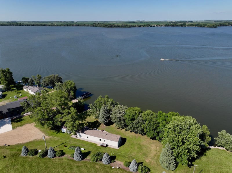 82 Pioneer Trl, Garvin, MN 56132