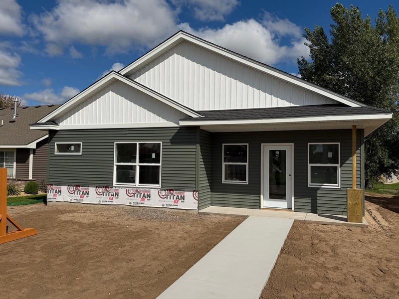2242 8th Ln SE, Cambridge, MN 55008