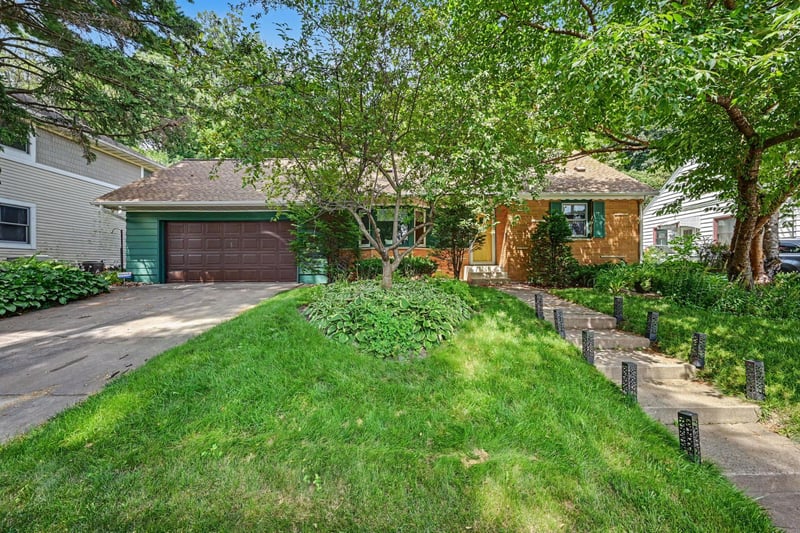 885 Old Lexington Ave, Saint Paul, MN 55116