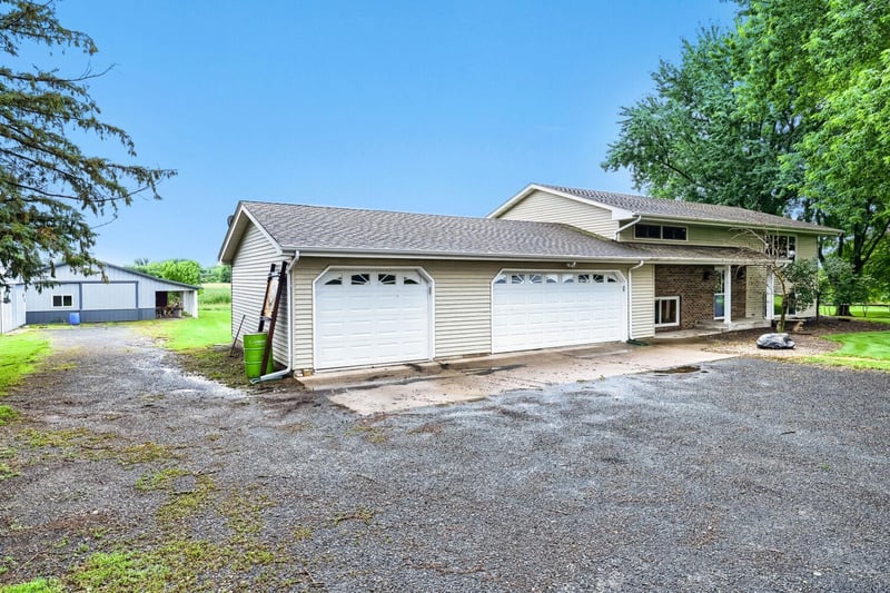 26463 Olinda Trl, Lindstrom, MN 55045